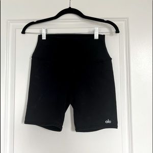 NWOT Alo biker shorts small black